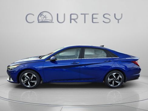Used 2023 Hyundai Elantra Limited FWD image 2