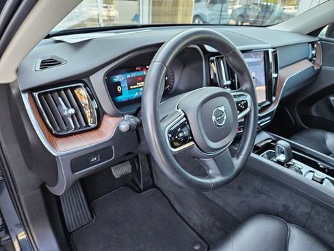 Certified 2023 Volvo XC60 B5 Plus w/ Climate Package AWD/4WD image 17