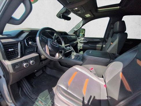 Used 2024 GMC Sierra 2500 AT4 w/ Technology Package AWD/4WD image 9