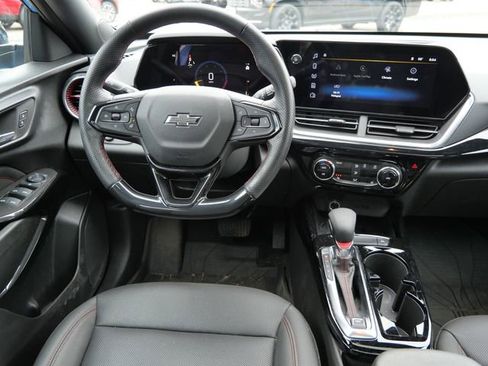 Used 2024 Chevrolet Trax RS w/ Sunroof Package FWD image 16