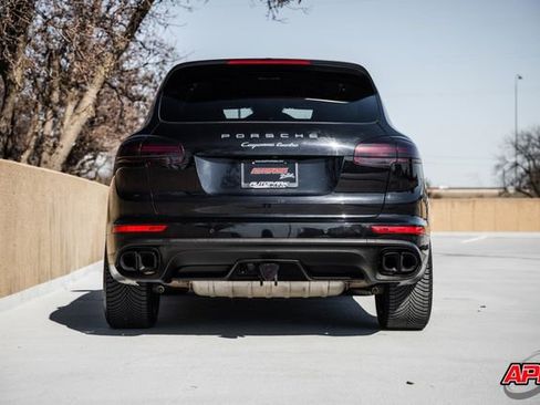 Used 2015 Porsche Cayenne Turbo image 15