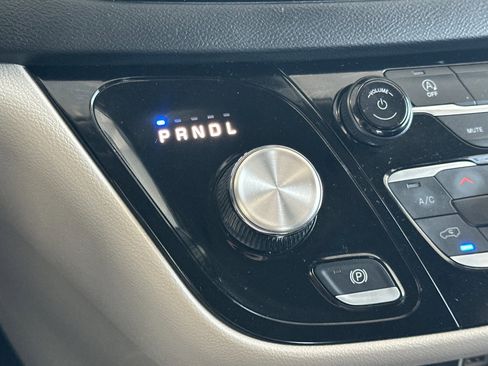 Used 2023 Chrysler Voyager LX image 19