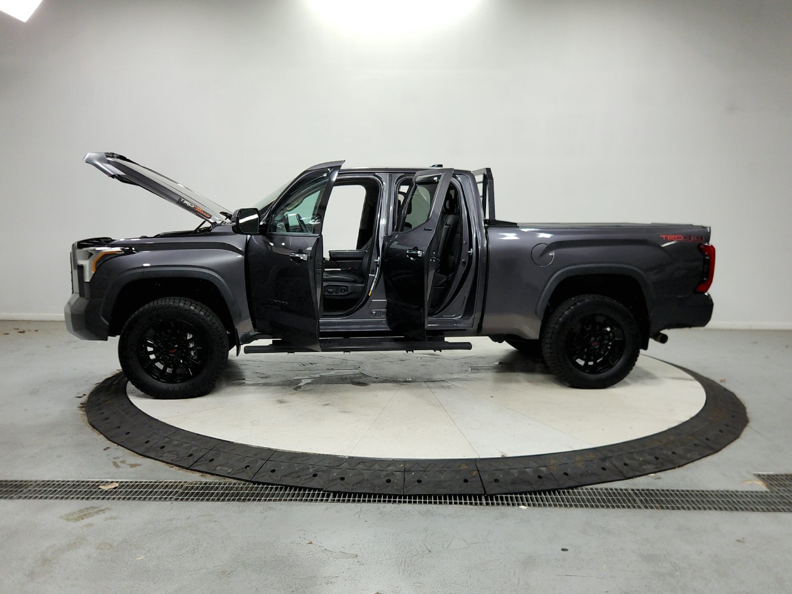 Used 2022 Toyota Tundra Limited w/ TRD Off-Road Package AWD/4WD image 13