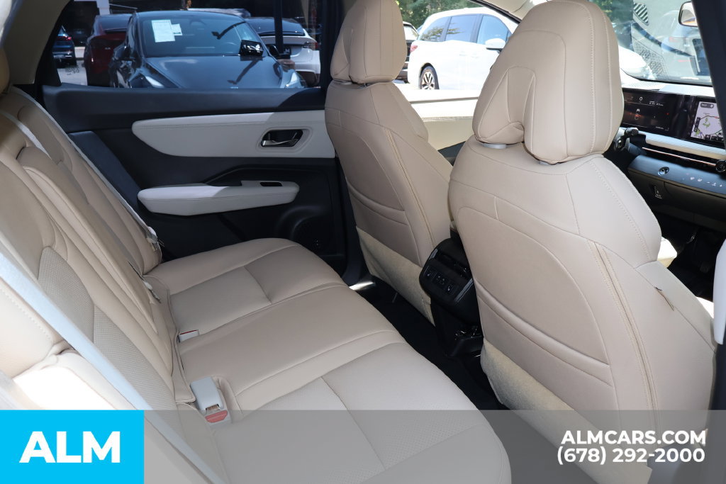 Used 2023 Nissan Ariya AWD image 22