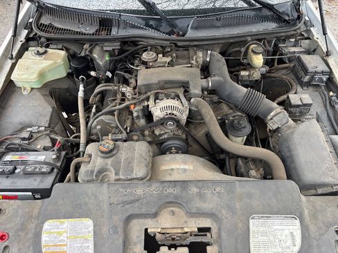 Used 2000 Lincoln Town Car Signature RWD image 20