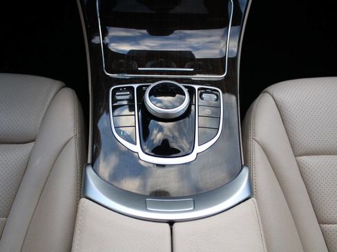 Used 2018 Mercedes-Benz C 300 4MATIC Sedan image 37