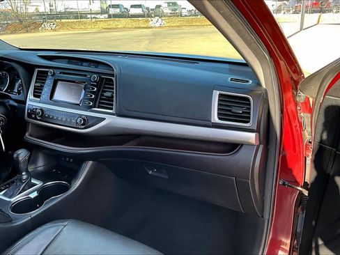 Used 2018 Toyota Highlander Plus image 16