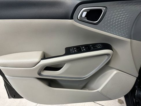 Used 2023 Kia Soul LX FWD image 7