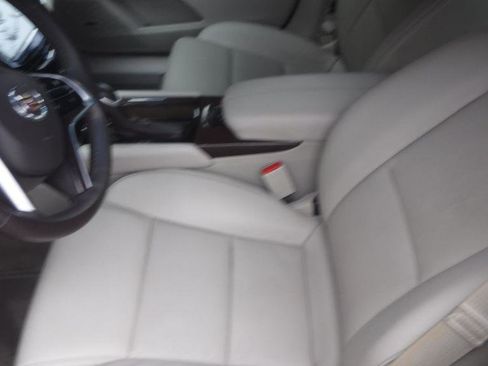 Used 2013 Cadillac XTS Base image 24