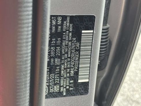 Used 2024 Hyundai Elantra Limited FWD image 11