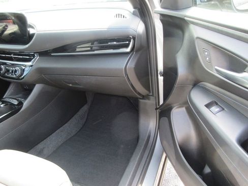 Certified 2024 Buick Envista Sport Touring w/ Convenience I Package FWD image 19