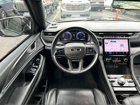 Used 2022 Jeep Grand Cherokee L Overland w/ Luxury Tech Group IV AWD/4WD image 29