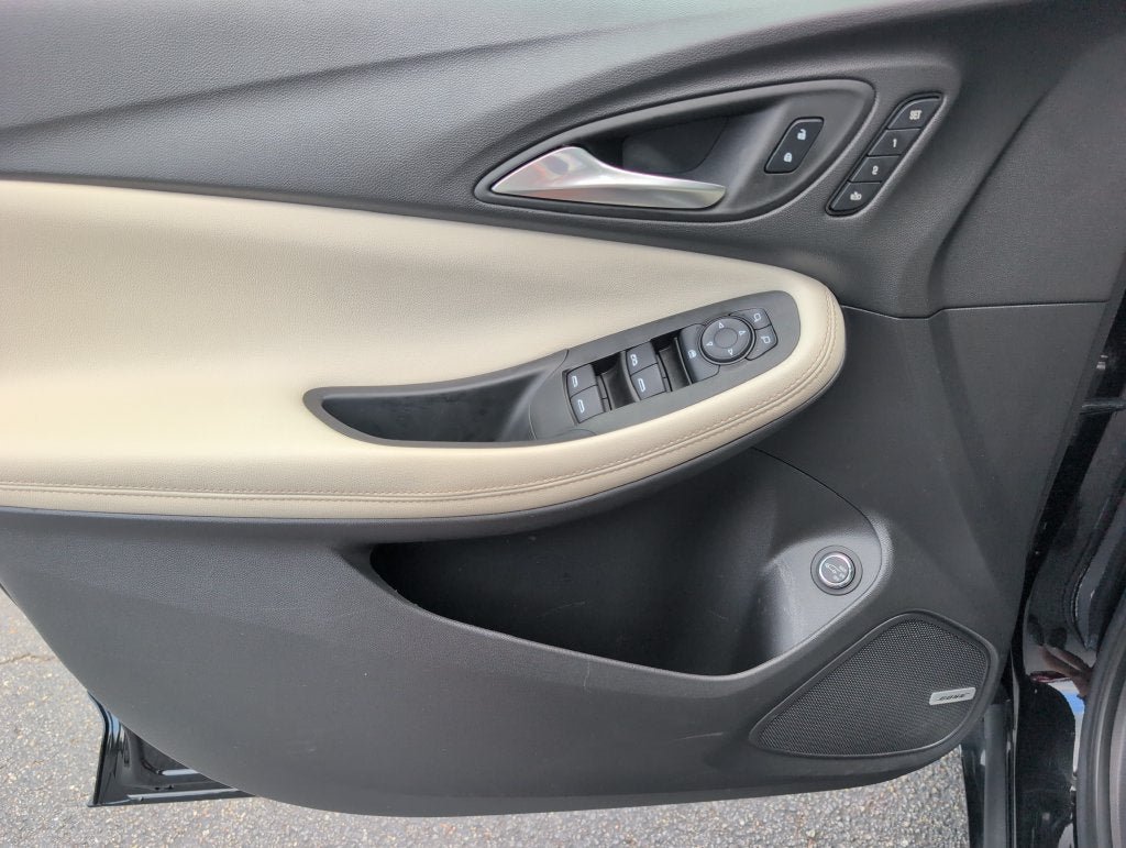 Used 2024 Buick Encore GX Avenir w/ Avenir Convenience Package FWD image 16