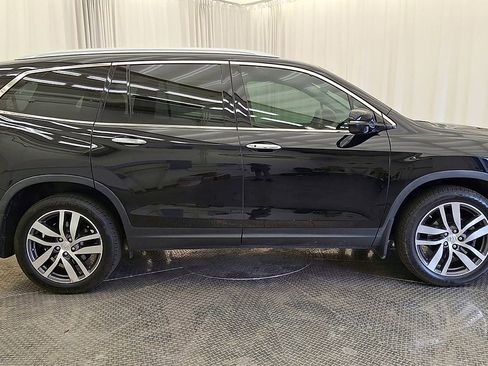 Used 2017 Honda Pilot Elite image 4