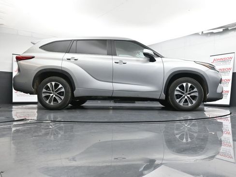 Used 2023 Toyota Highlander XLE image 24
