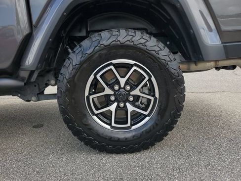 Certified 2025 Jeep Gladiator Sport AWD/4WD image 20