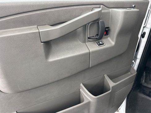 Used 2024 Chevrolet Express 2500 w/ Driver Convenience Package image 18