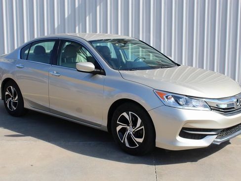 Used 2016 Honda Accord LX image 4