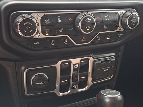 Used 2021 Jeep Gladiator Overland w/ Popular Equipment Package AWD/4WD image 16
