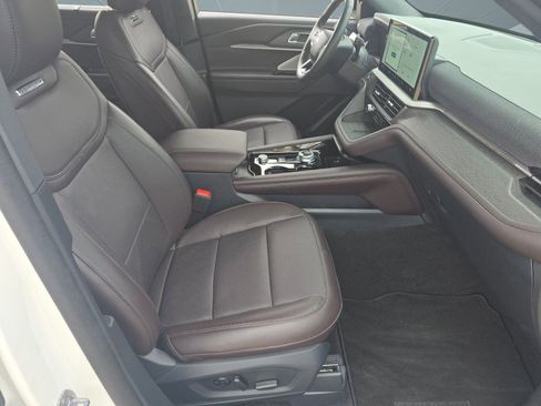 Used 2025 Ford Explorer Platinum image 29