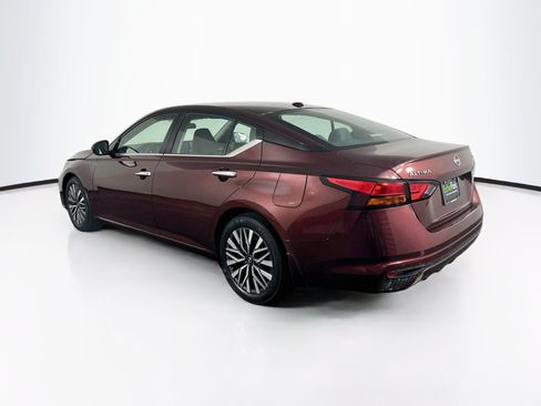 Used 2024 Nissan Altima 2.5 SV FWD image 5