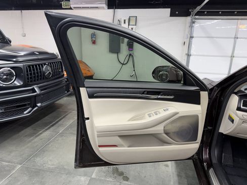 Used 2020 Genesis G90 3.3T Premium image 19