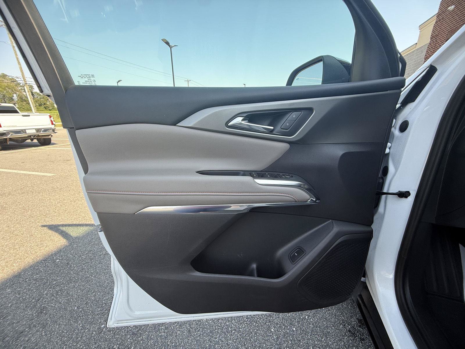 Used 2026 Chevrolet Traverse LT w/ Driver Confidence Package FWD image 18