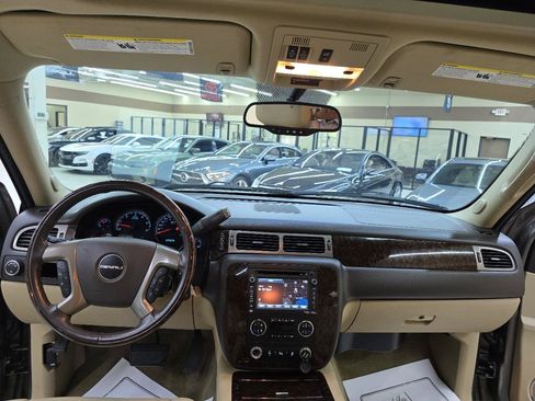 Used 2013 GMC Yukon Denali RWD image 29