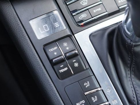 Used 2018 Porsche Macan AWD/4WD image 26
