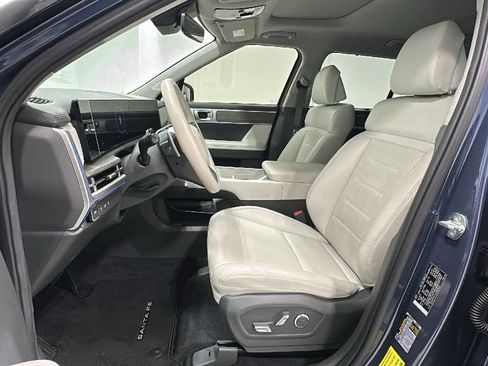 Used 2025 Hyundai Santa Fe Limited FWD image 9