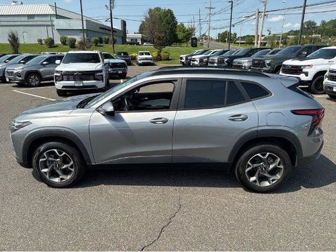 Used 2024 Chevrolet Trax LT w/ Driver Confidence Package FWD image 15