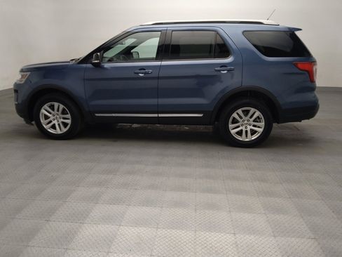 Used 2018 Ford Explorer XLT w/ Equipment Group 201A AWD/4WD image 3