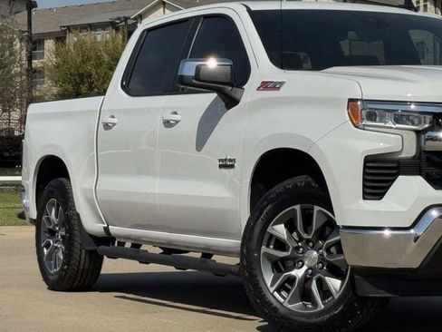 Used 2024 Chevrolet Silverado 1500 LT image 3