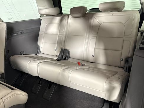Certified 2023 Lincoln Navigator Reserve AWD/4WD image 19