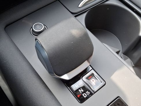 New 2026 Land Rover Discovery S image 13