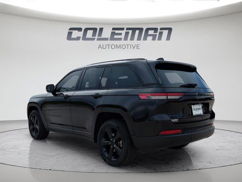 Used 2023 Jeep Grand Cherokee Limited w/ Black Appearance Package AWD/4WD image 3