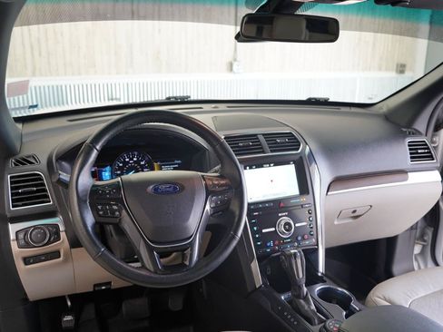 Used 2019 Ford Explorer Limited w/ Ford Safe & Smart Package AWD/4WD image 11