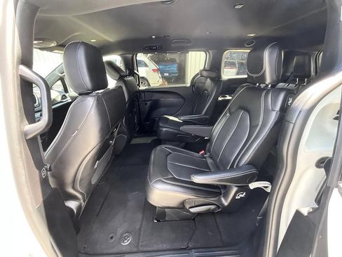 Used 2025 Chrysler Pacifica Select FWD image 29