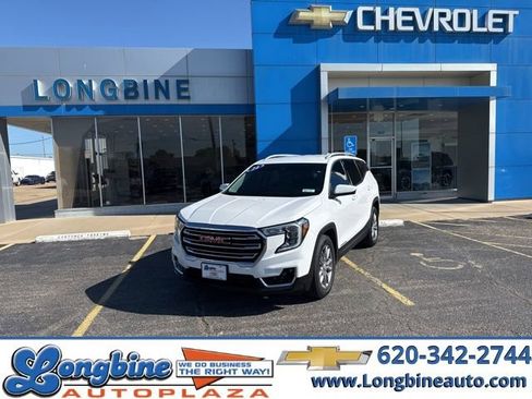 Used 2024 GMC Terrain SLT image 1