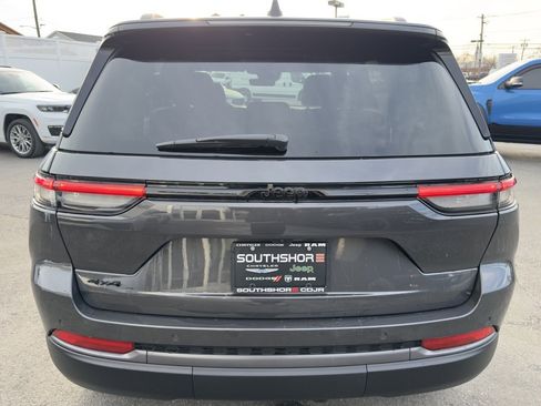 New 2026 Jeep Grand Cherokee Altitude image 6