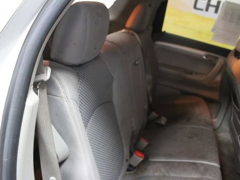 Used 2008 Saturn Outlook XE w/ Preferred Package FWD image 9