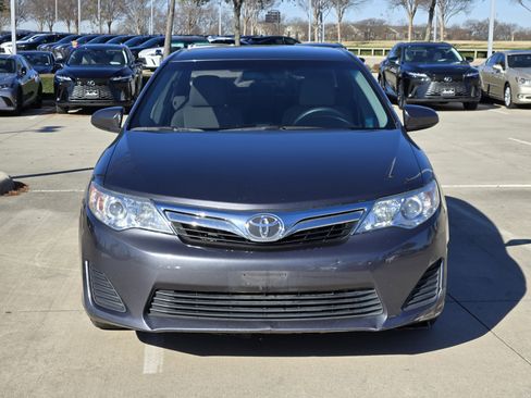 Used 2014 Toyota Camry LE image 9