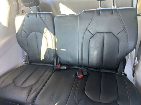 Used 2017 Chrysler Pacifica Touring-L Plus w/ Tire & Wheel Group image 11