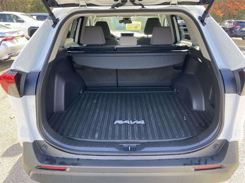 Used 2025 Toyota RAV4 XLE image 9