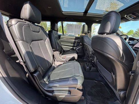 Used 2023 Jeep Grand Cherokee L Overland AWD/4WD image 18