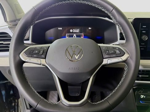 New 2026 Volkswagen Taos SE image 12