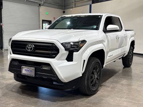 Used 2025 Toyota Tacoma SR5 AWD/4WD image 8