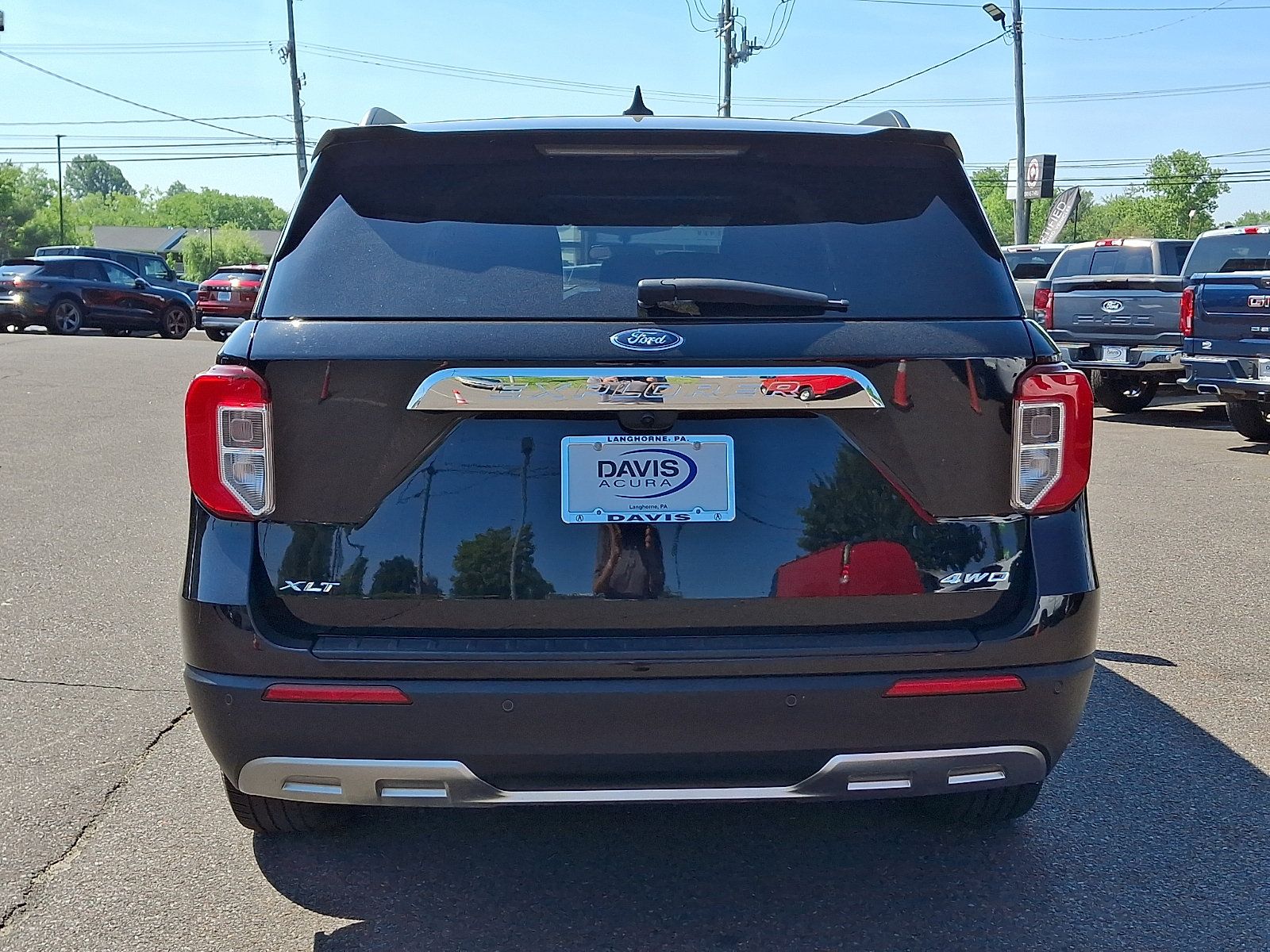 Used 2023 Ford Explorer XLT w/ Equipment Group 202A AWD/4WD image 5