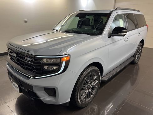 New 2026 Ford Expedition Platinum w/ Stealth Appearance Package image 3