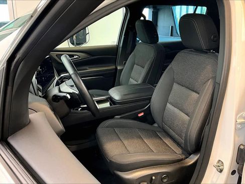 Used 2024 Chevrolet Traverse LT image 14